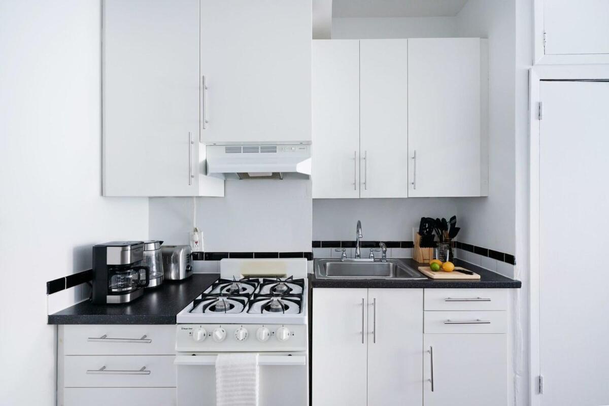 83-2FE UES Central Park Newly Furnished Studio