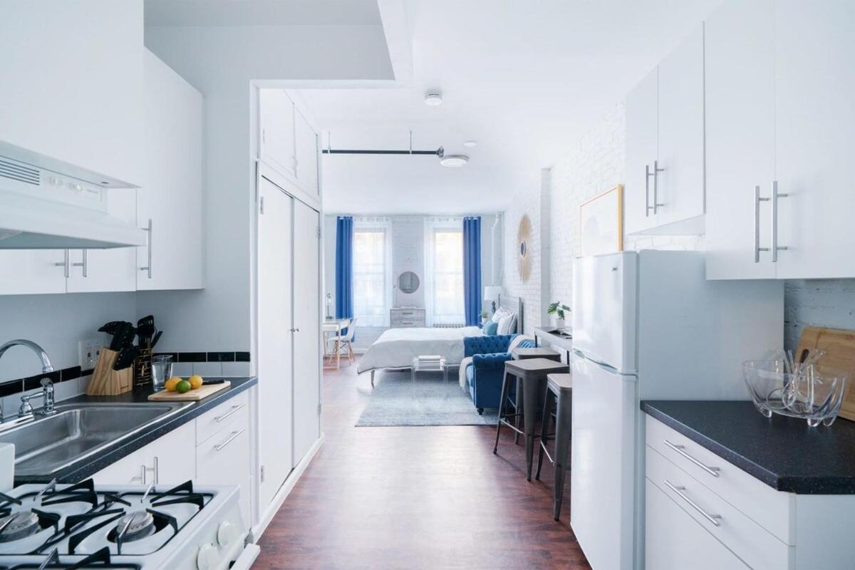 83-2FE UES Central Park Newly Furnished Studio