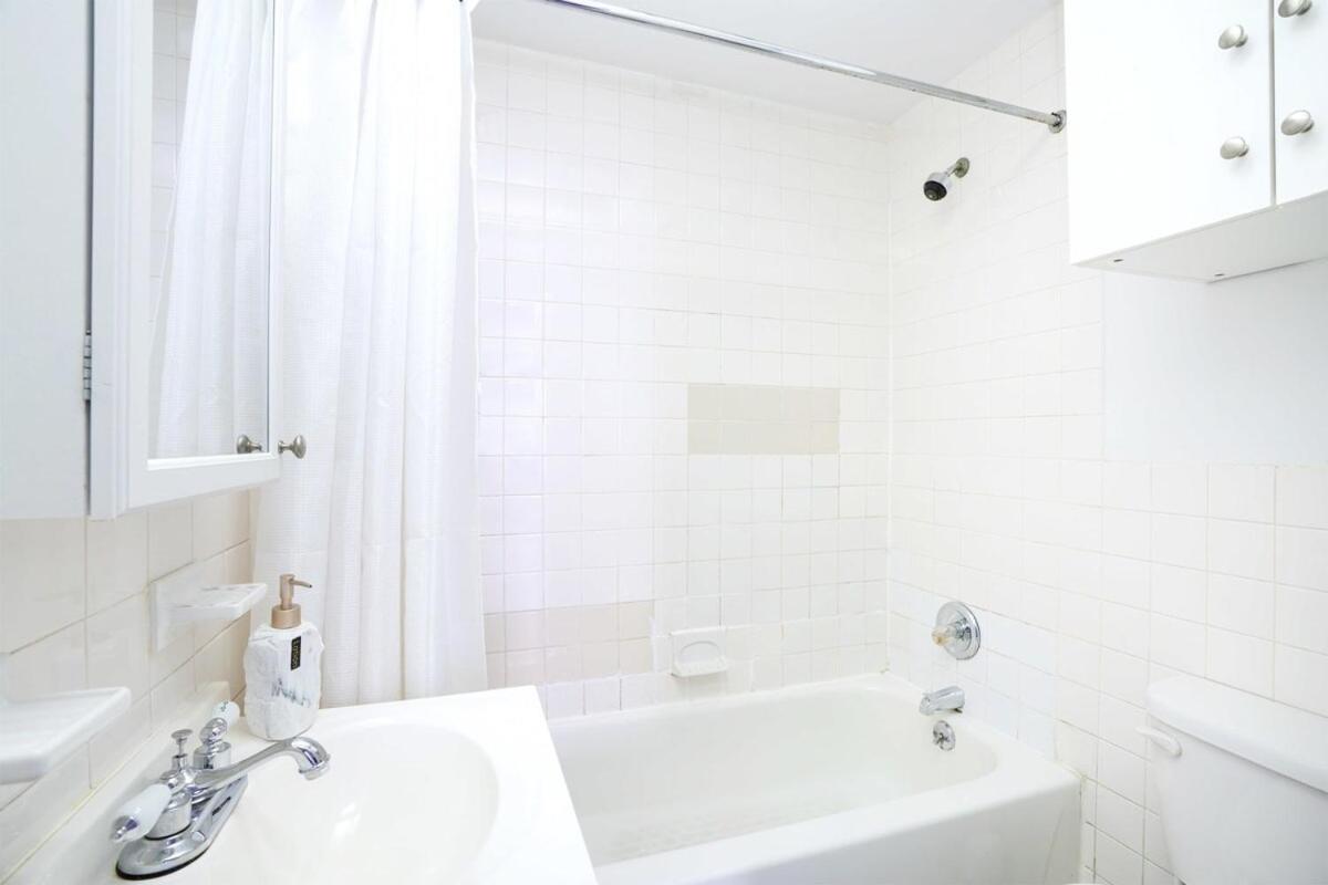 83-2FE UES Central Park Newly Furnished Studio