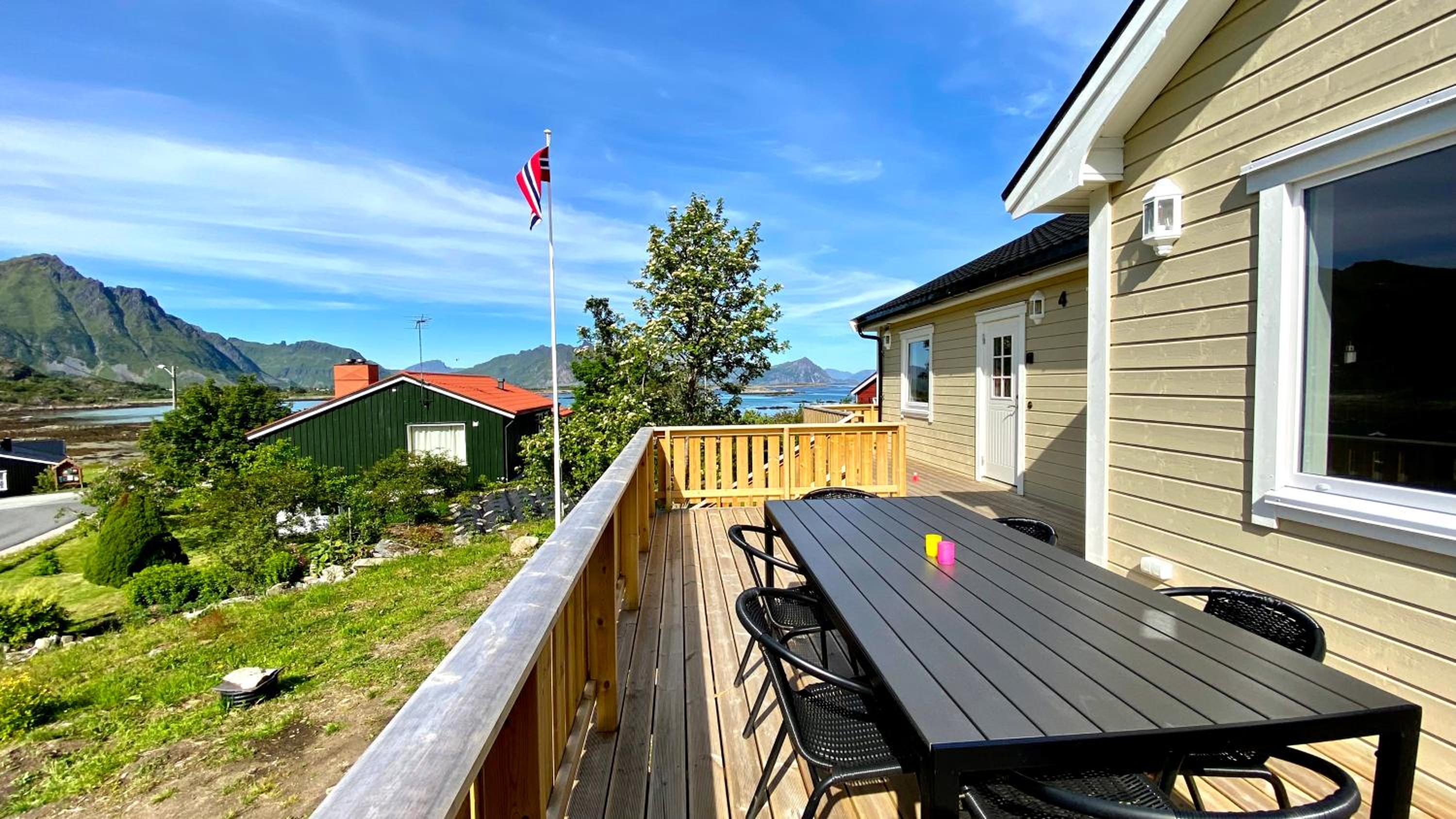 Familyfriendly-modern, in the fishingtown Stamsund, with Sauna and Jacuzzi view 4