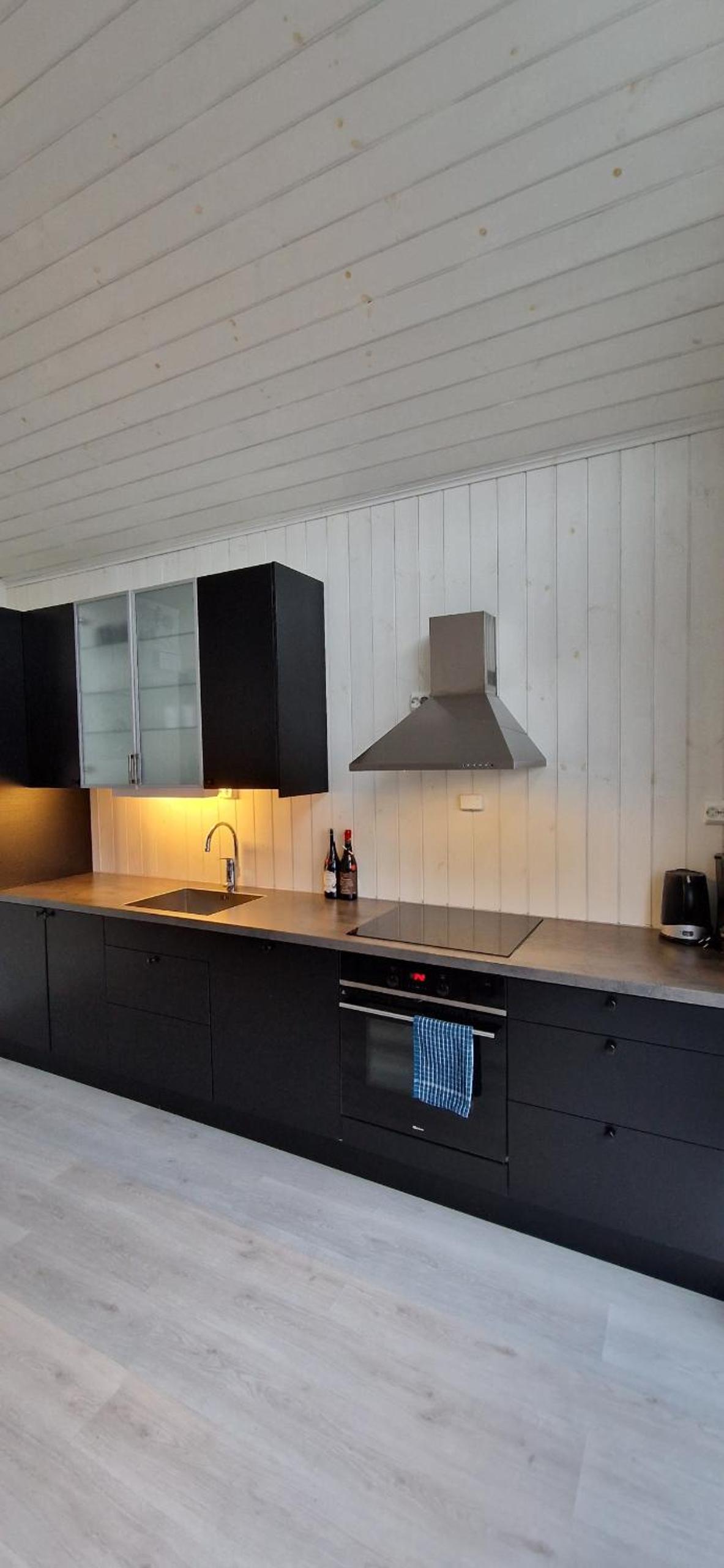 Modern waterfront rorbu with terrace and stunning sea view - free parking view 3
