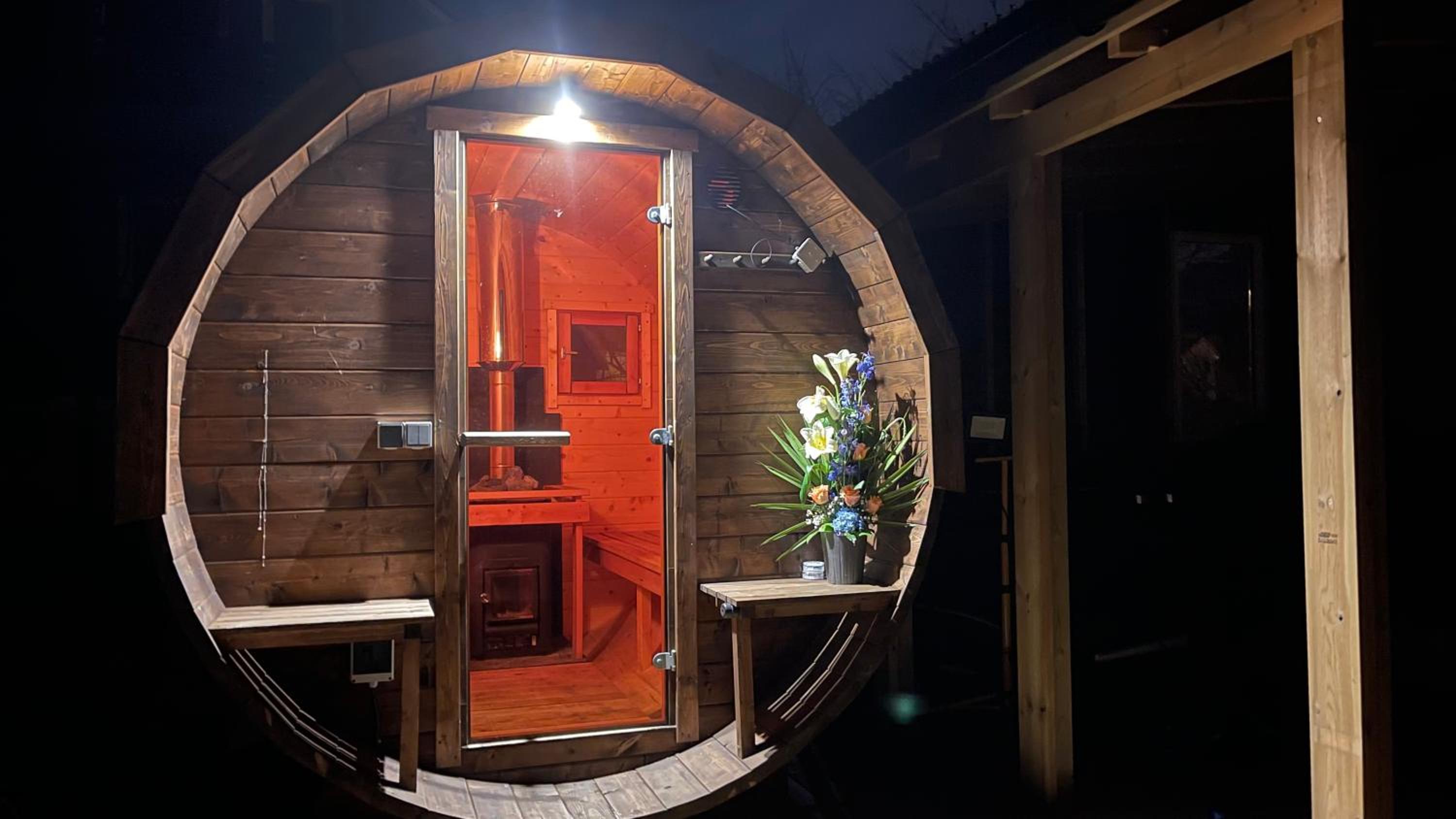 Familyfriendly-modern, in the fishingtown Stamsund, with Sauna and Jacuzzi view 5