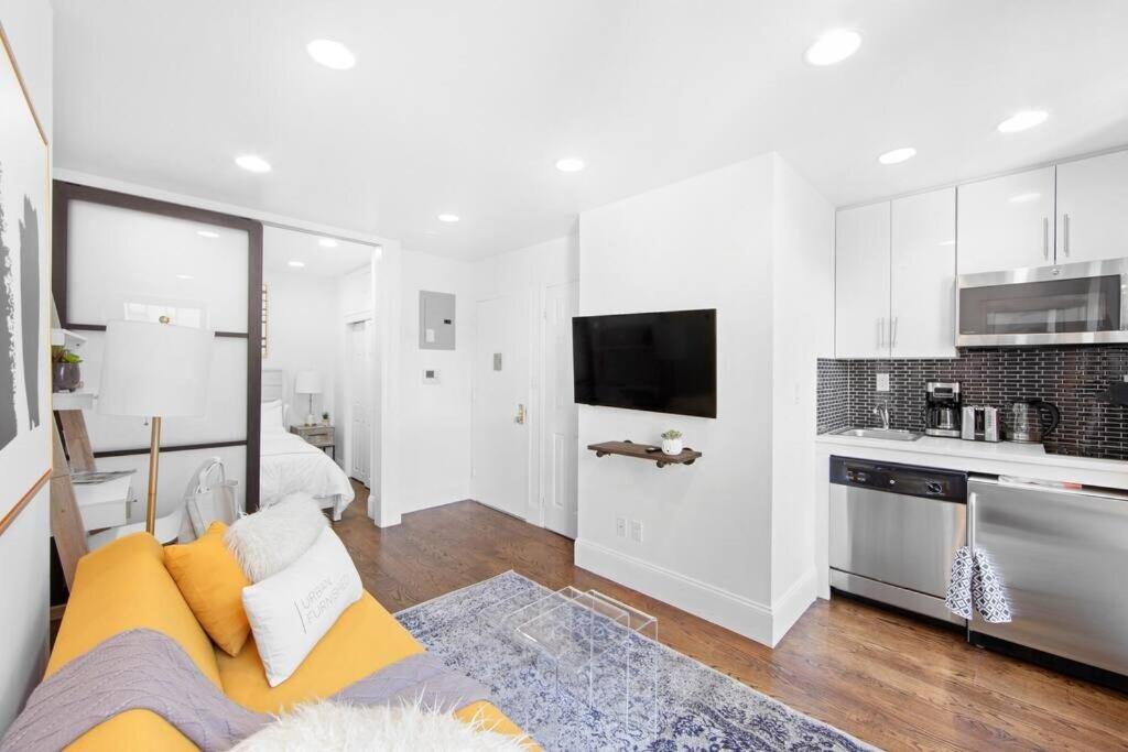 69-4B Modern Lower East Side 1BR PRIME LOCATION