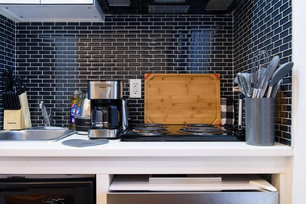 69-4B Modern Lower East Side 1BR PRIME LOCATION