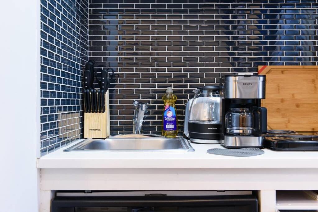 69-4B Modern Lower East Side 1BR PRIME LOCATION