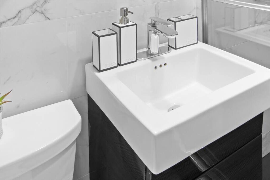 69-4B Modern Lower East Side 1BR PRIME LOCATION