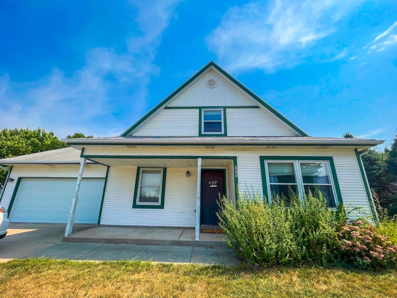 Hotel New Husker Listing 4bd 2b 15min walk to Stadium - Image 1