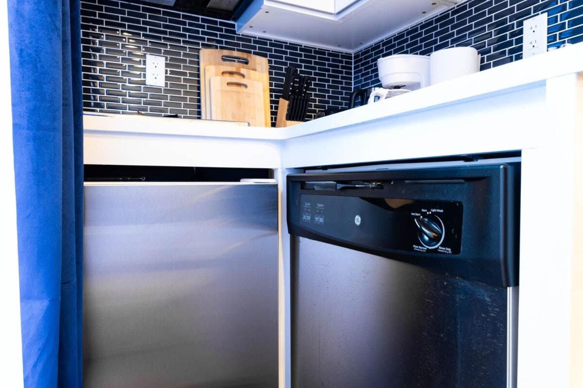 69-4C PRIME Lower East Side 1br Apt Brand New