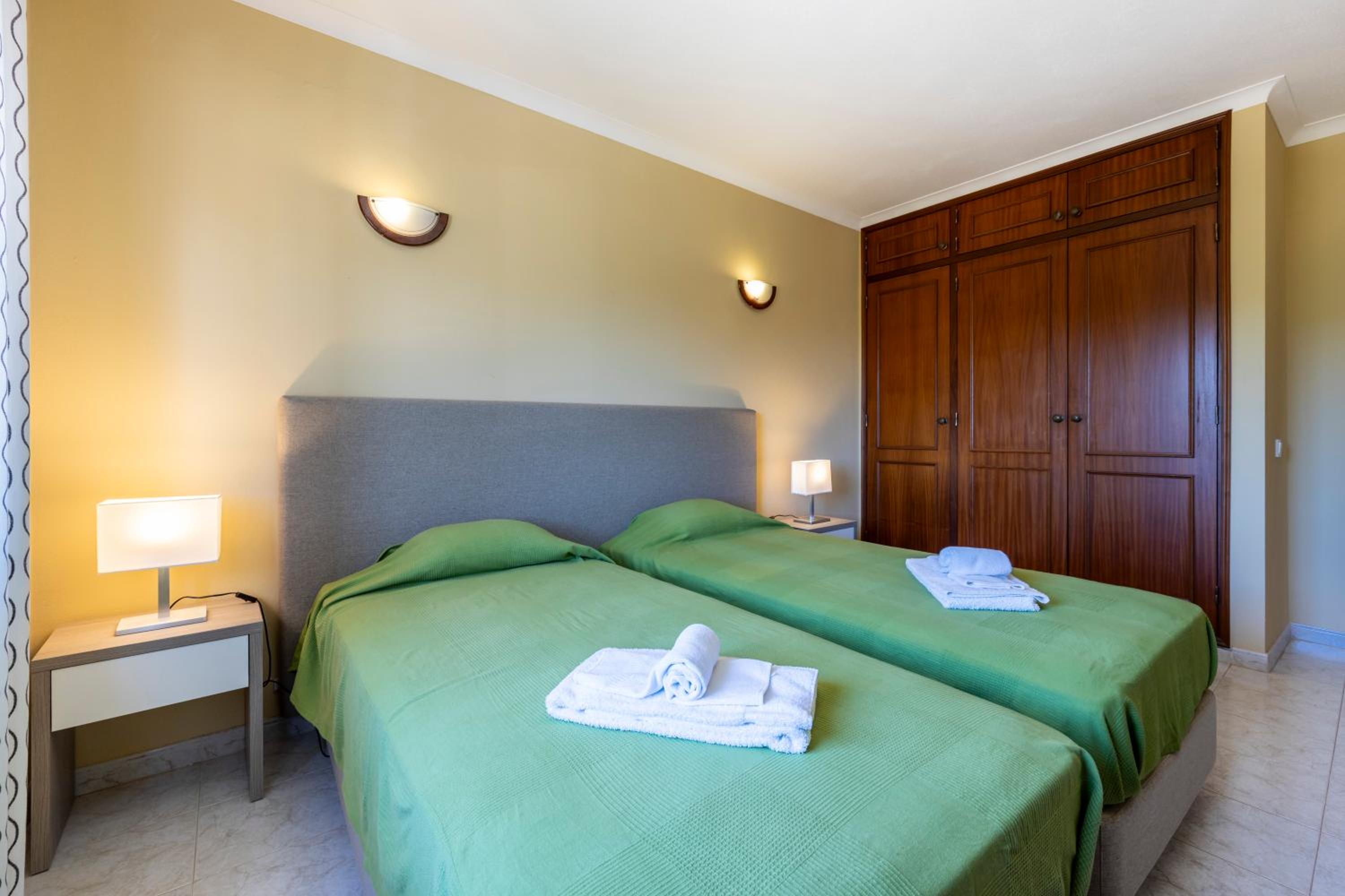 Apartamento Meia Praia view 5