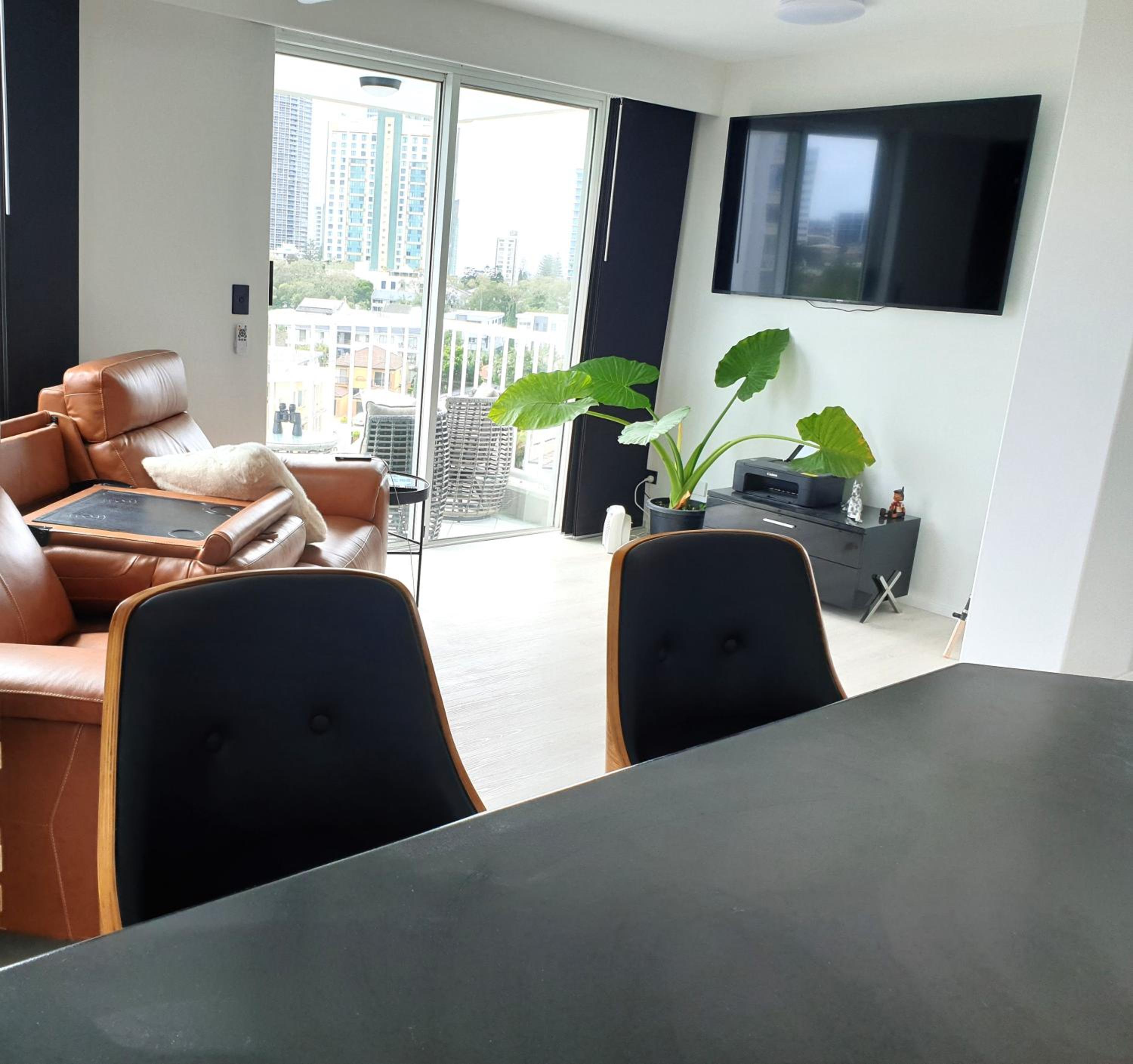 Surfers Paradise Spectacular City Views 7th Floor 2bedroom Apartment