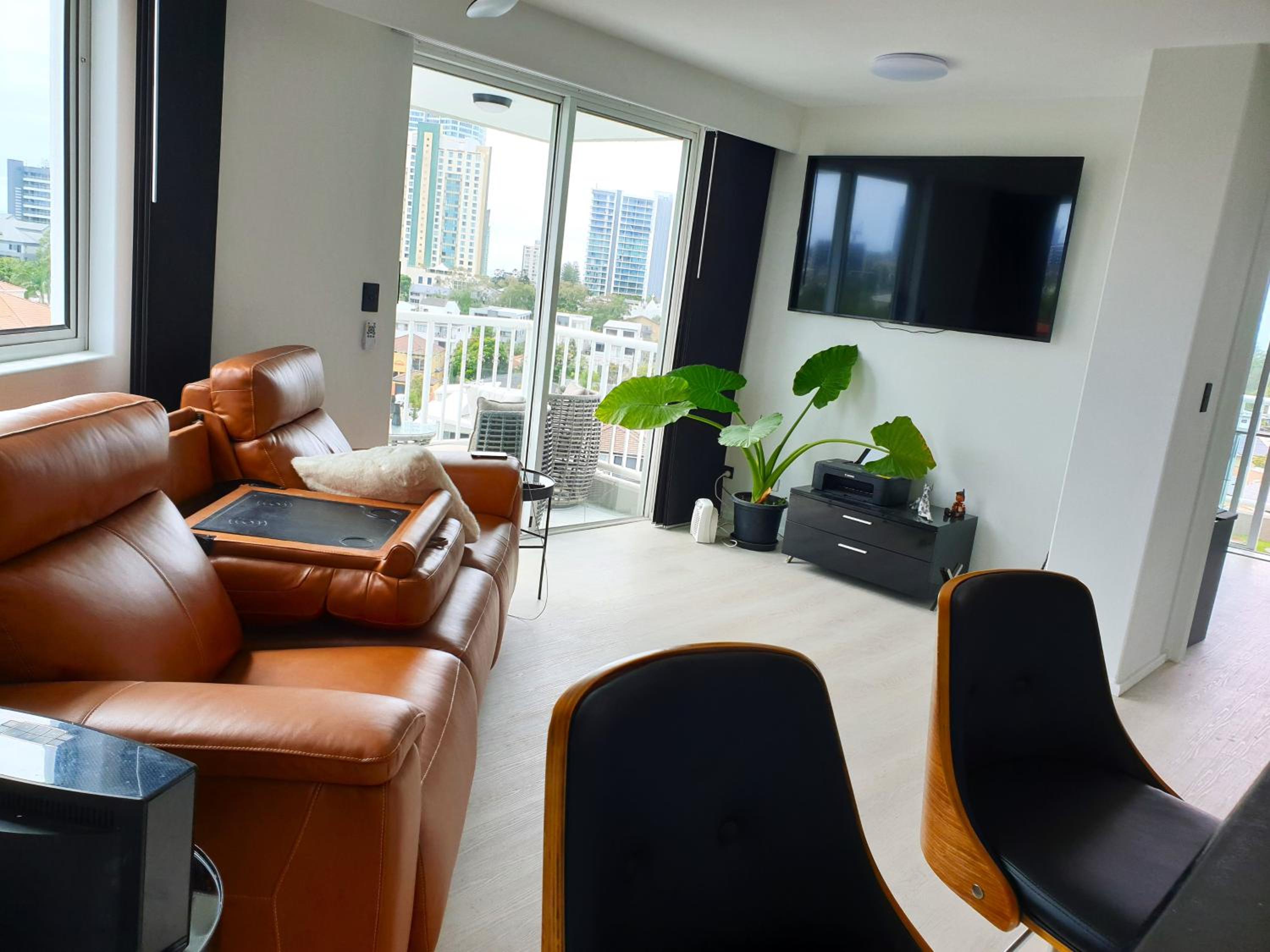 Surfers Paradise Spectacular City Views 7th Floor 2bedroom Apartment
