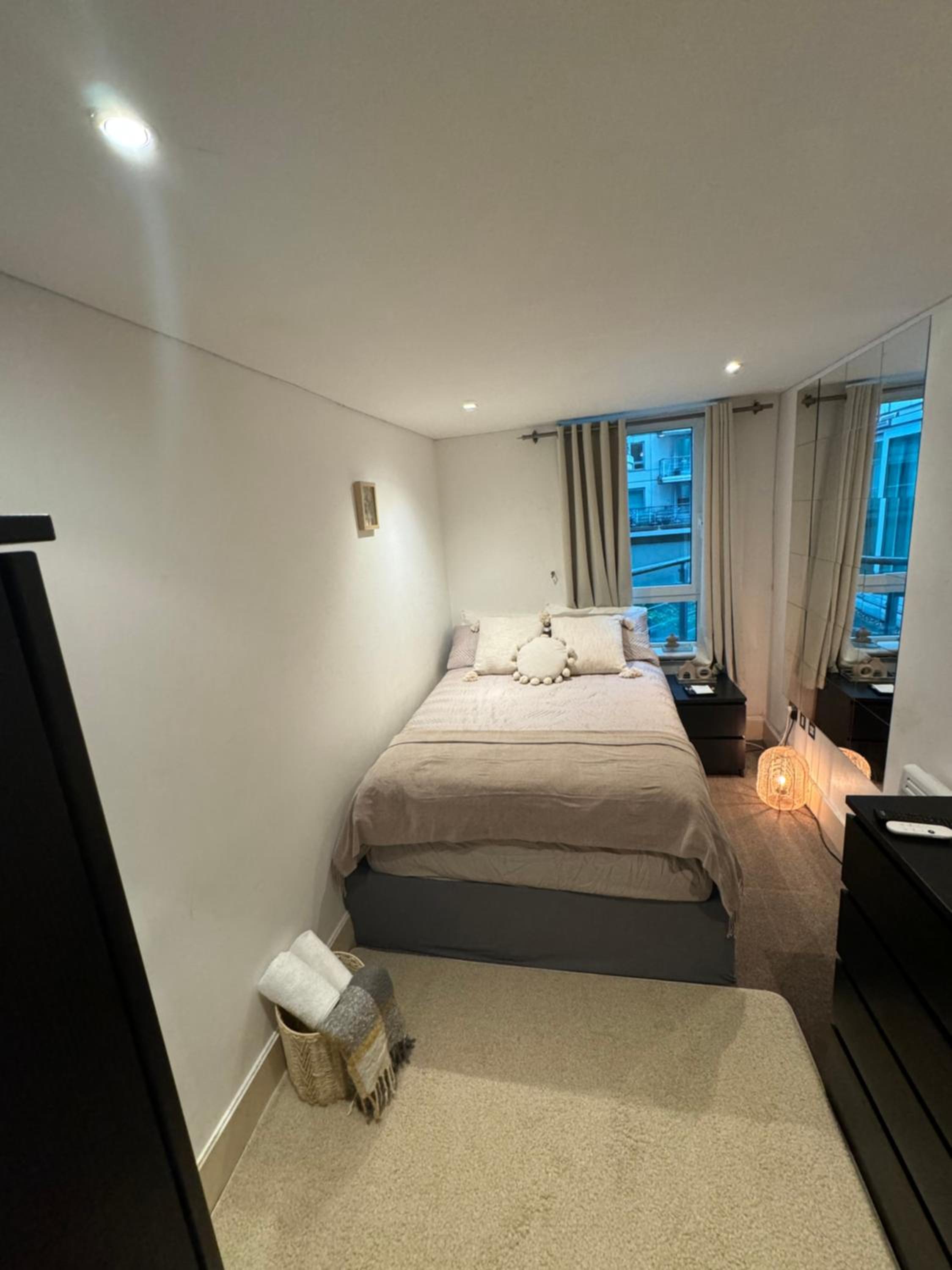 LondonEYE private bedroom in shared flat