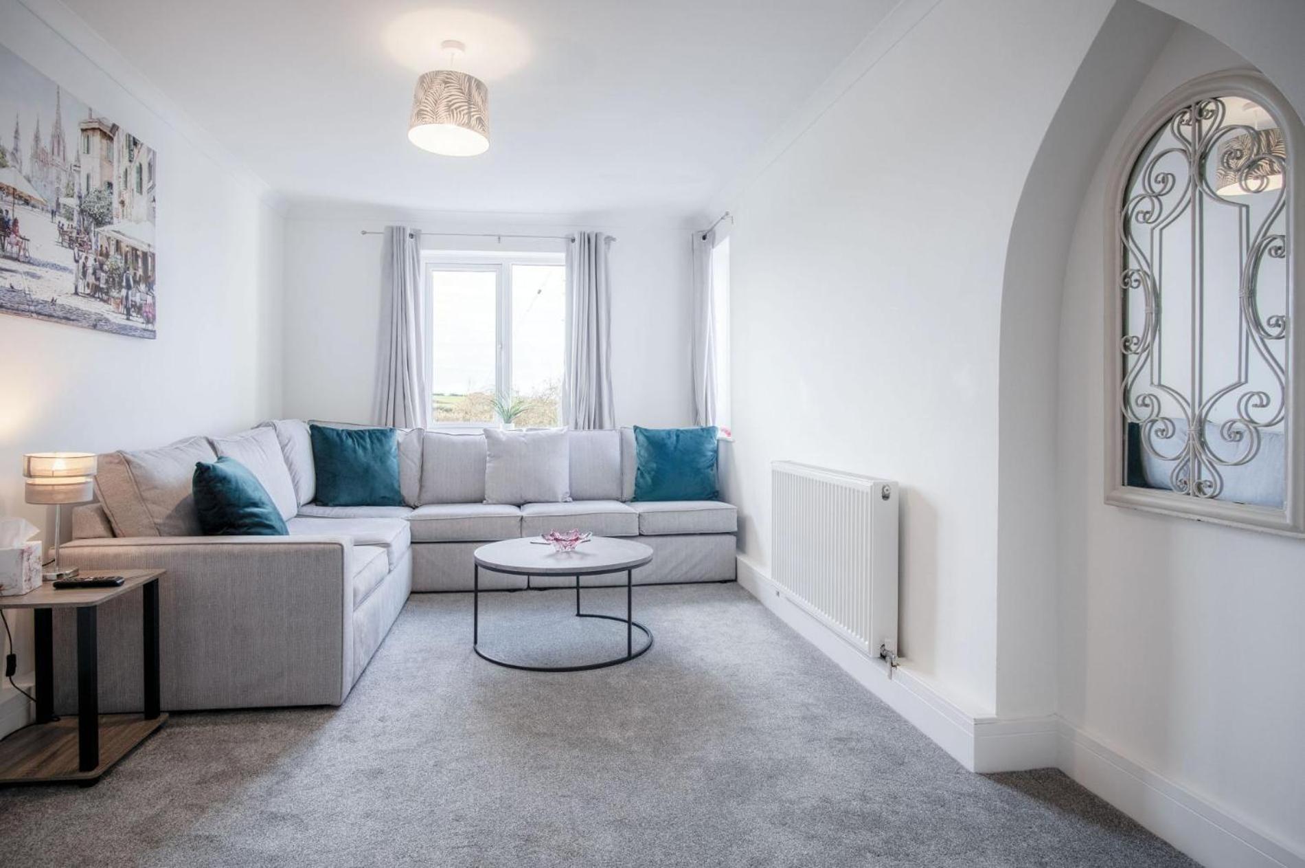 Gower Hideaway - 3 Bed Apartment - Ocean Breeze view 5