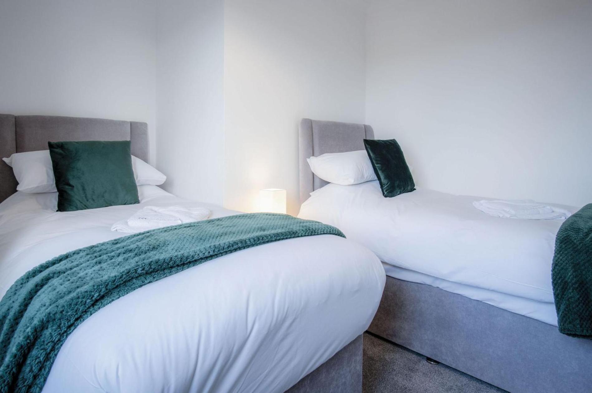 Gower Hideaway - 3 Bed Apartment - Ocean Breeze view 4