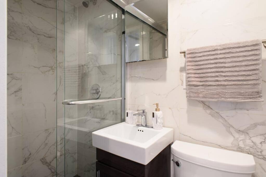 69-5A Modern Lower East Side 1BR Apt BRAND NEW