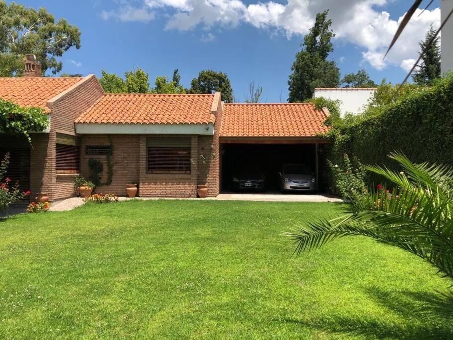 Residencia con parque en La Puntilla, Luján de Cuyo
