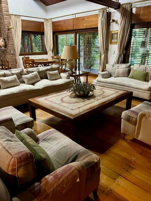 Residencia con parque en La Puntilla, Luján de Cuyo
