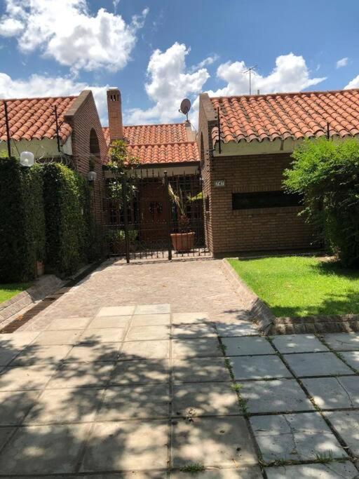 Residencia con parque en La Puntilla, Luján de Cuyo