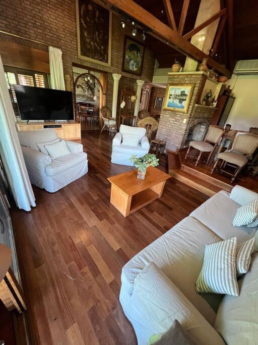 Residencia con parque en La Puntilla, Luján de Cuyo