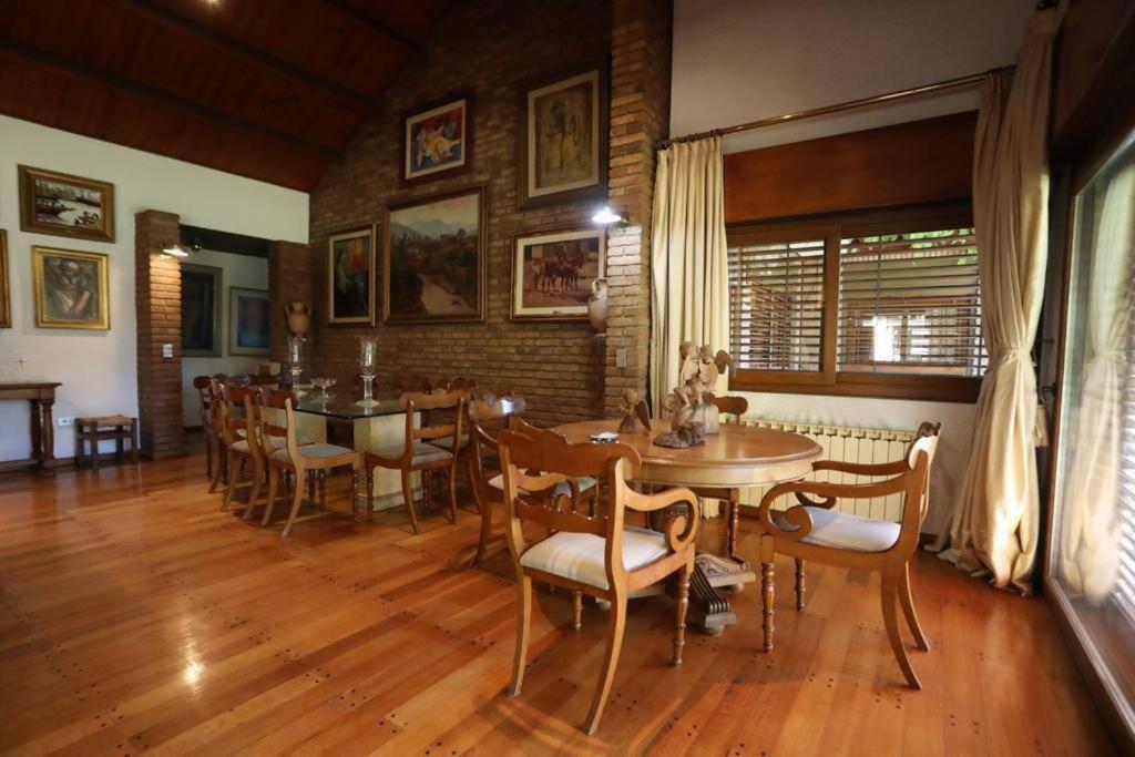 Residencia con parque en La Puntilla, Luján de Cuyo