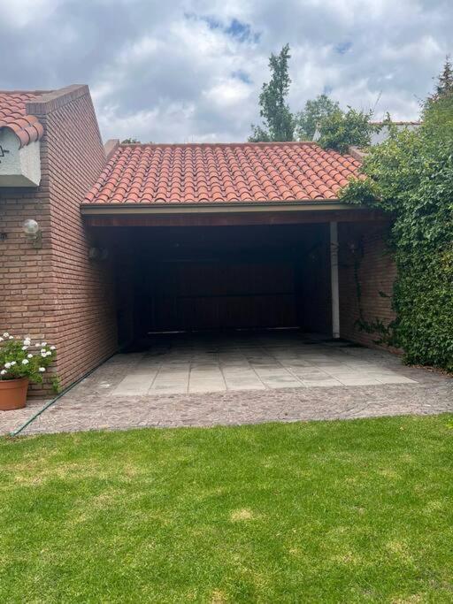 Residencia con parque en La Puntilla, Luján de Cuyo
