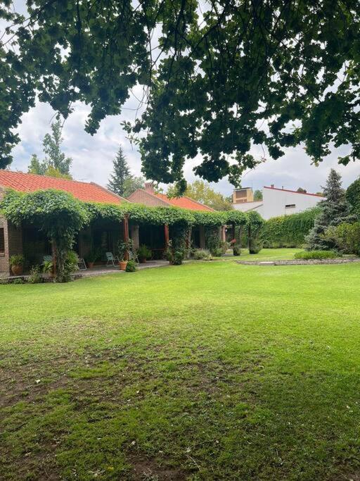 Residencia con parque en La Puntilla, Luján de Cuyo