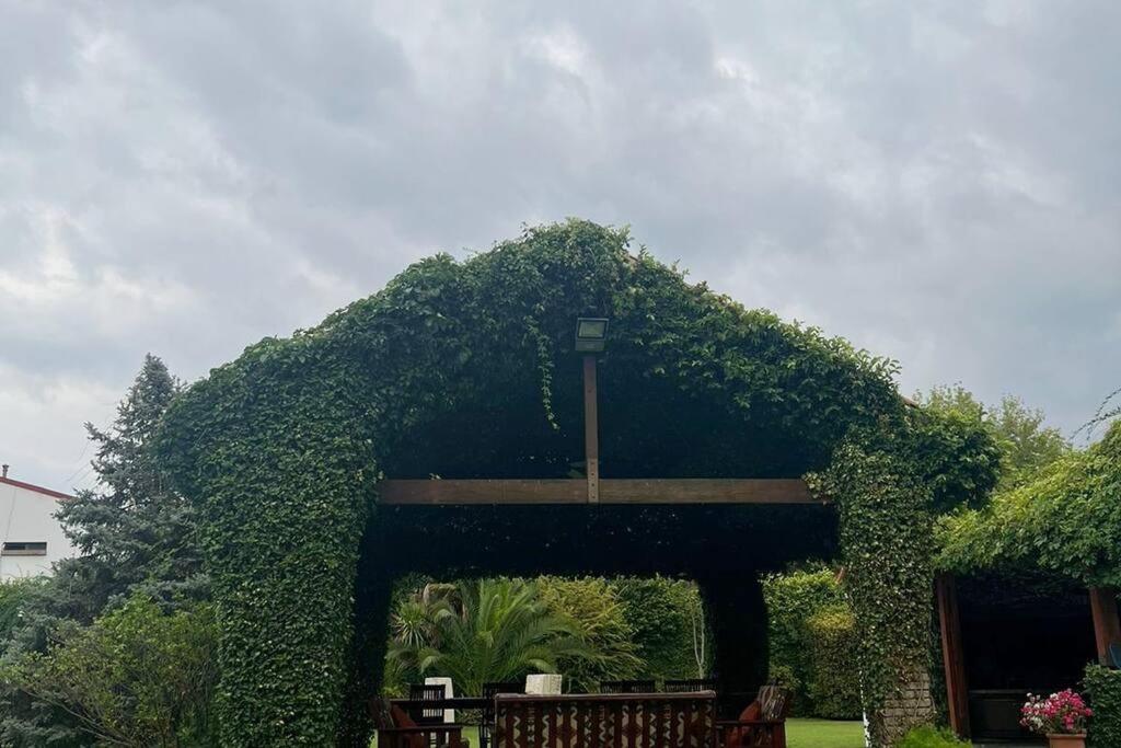 Residencia con parque en La Puntilla, Luján de Cuyo
