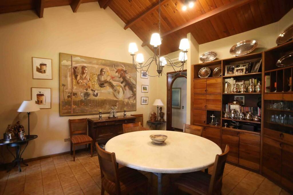 Residencia con parque en La Puntilla, Luján de Cuyo