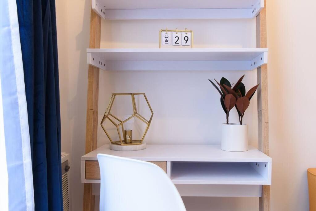 69-5D Modern Lower East East 1br Apt BRAND NEW