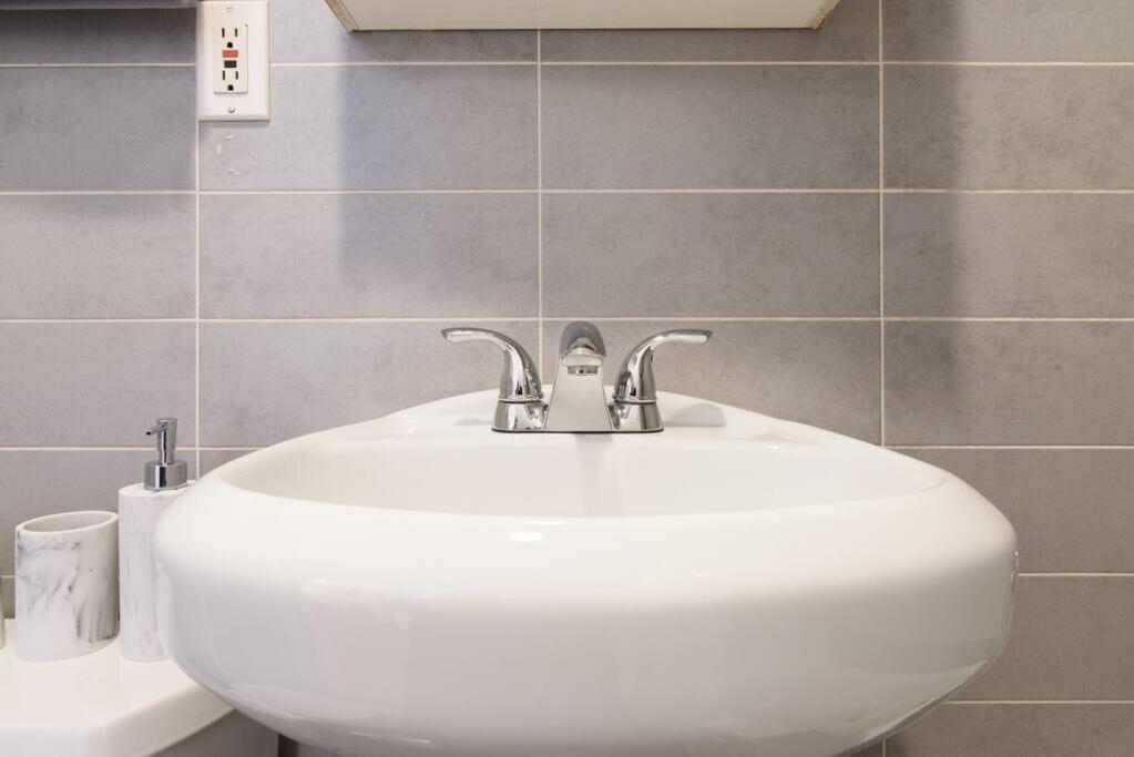 69-5D Modern Lower East East 1br Apt BRAND NEW