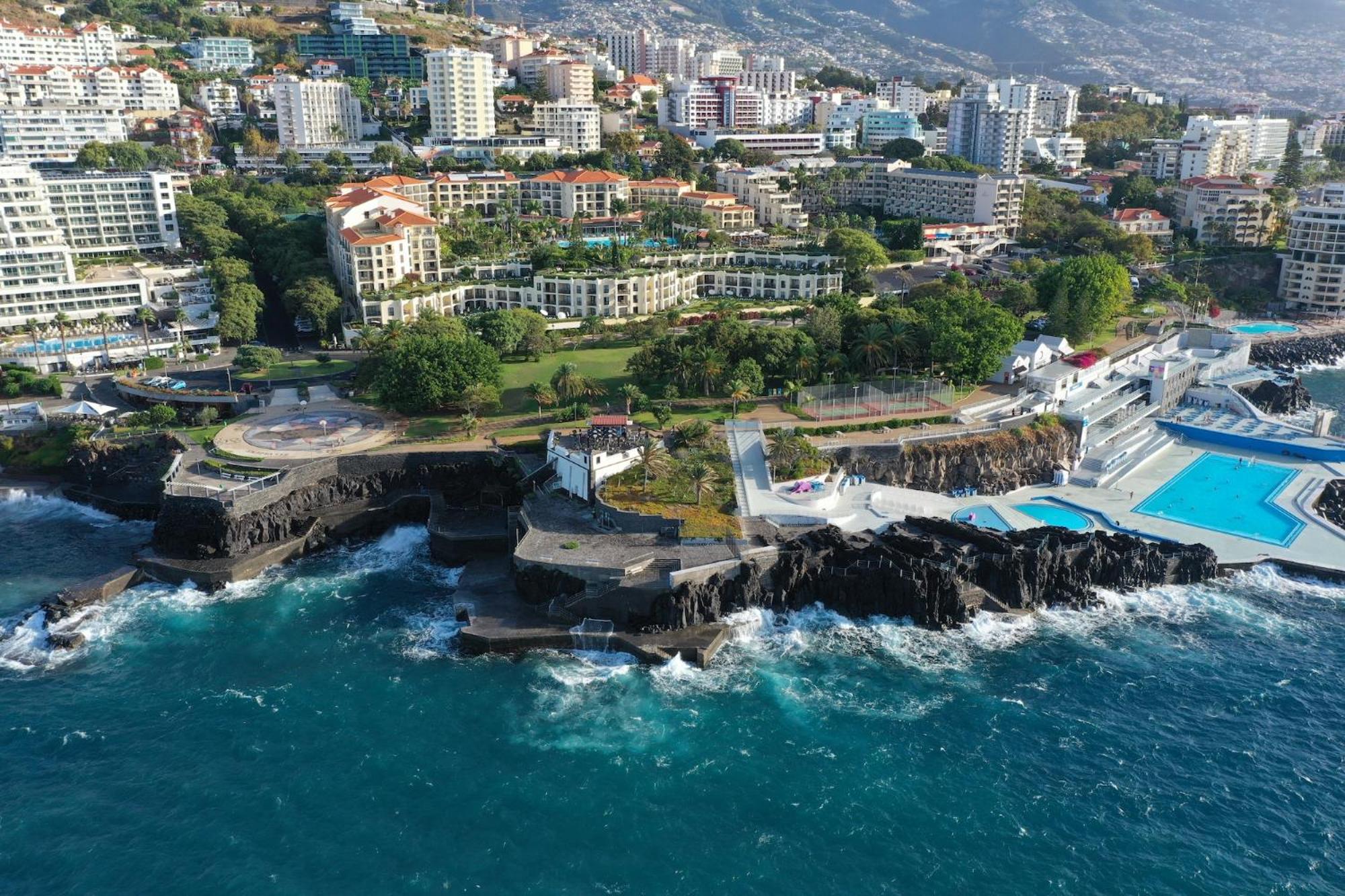 Oceanside Terrace Apartment by Holiday Rental Madeira