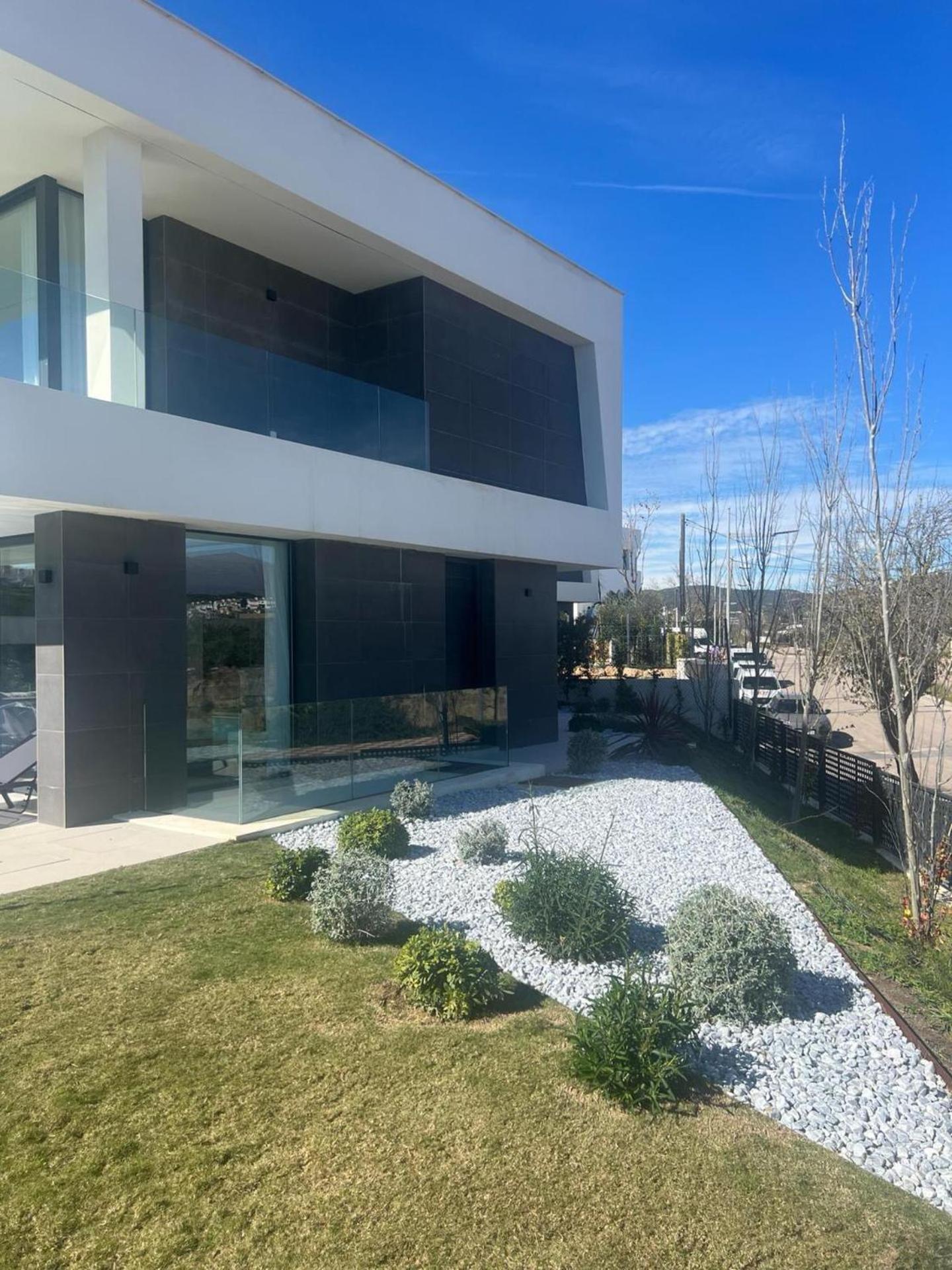 Luxury Villa in perfect location with sea views