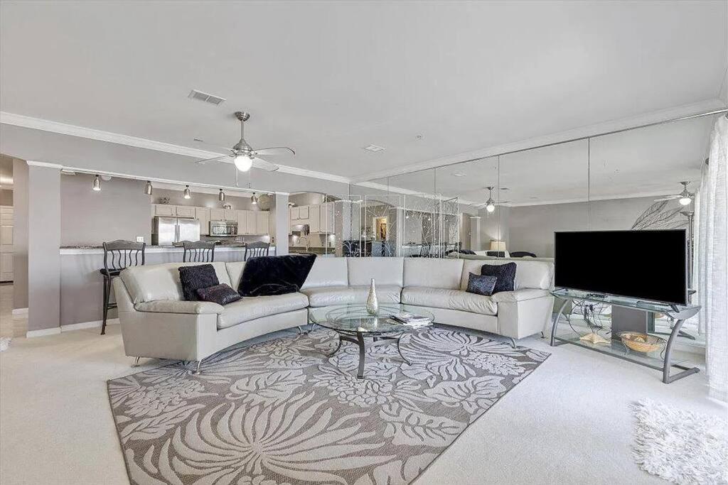 Harbor Central Penthouse view 2