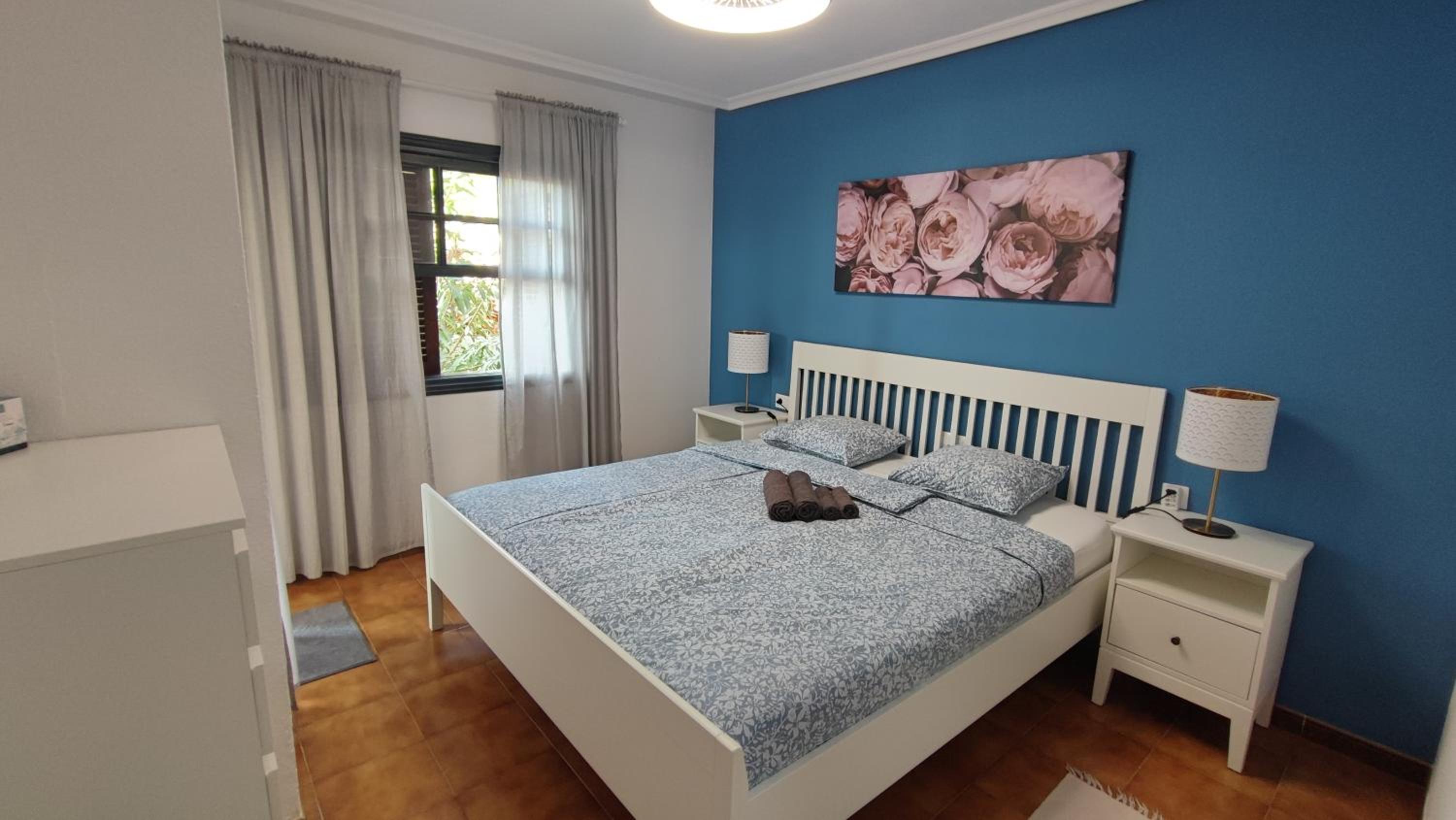 Spacious apartment with private garden in Tenerife south