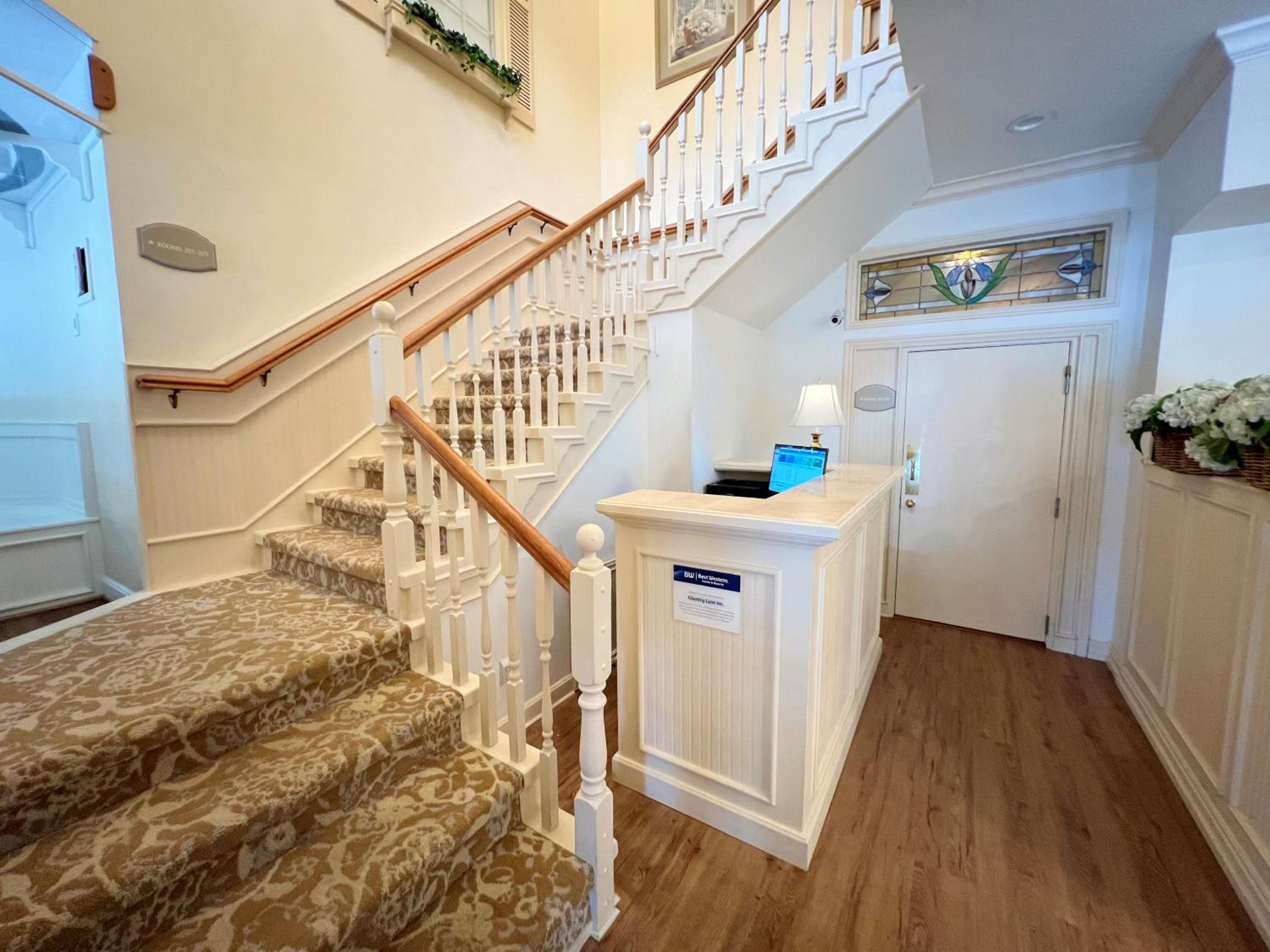 Juneau Vacations - Best Western Grandma's Feather Bed - Property Image 5