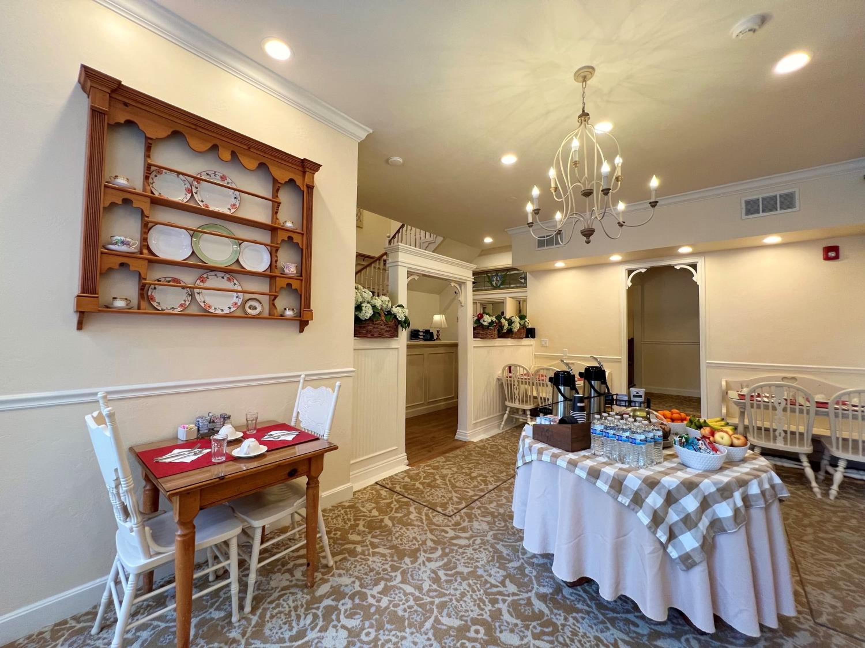 Juneau Vacations - Best Western Grandma's Feather Bed - Property Image 3