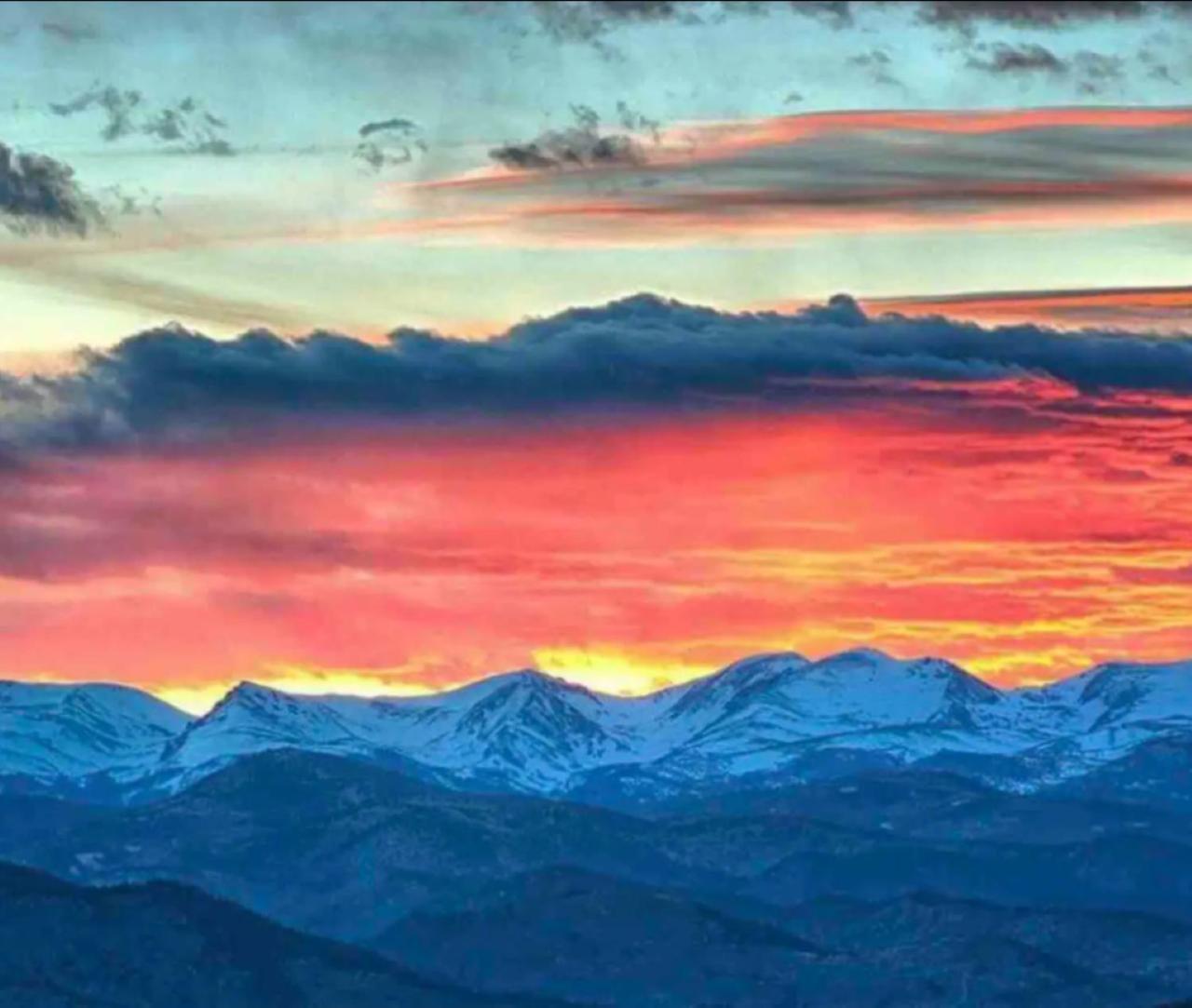 Mountain Top Luxury Red Rocks Hot tub Sauna Views view 2