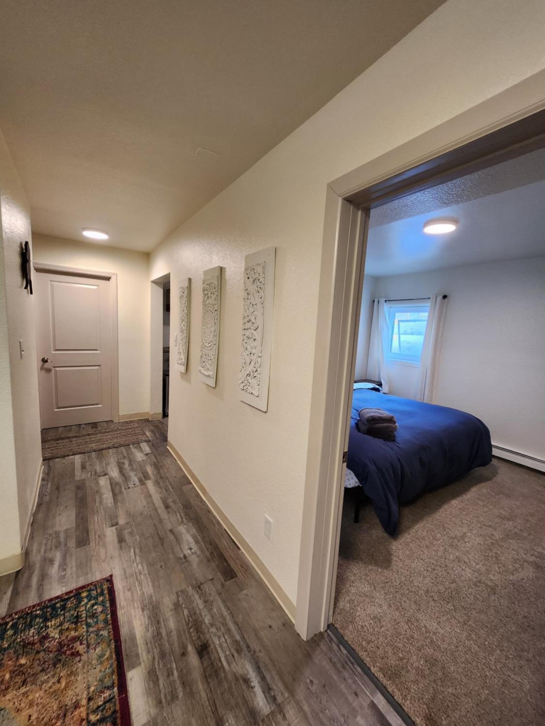 Hotel Luxury Bunkhouse Near Downtown - Image 1