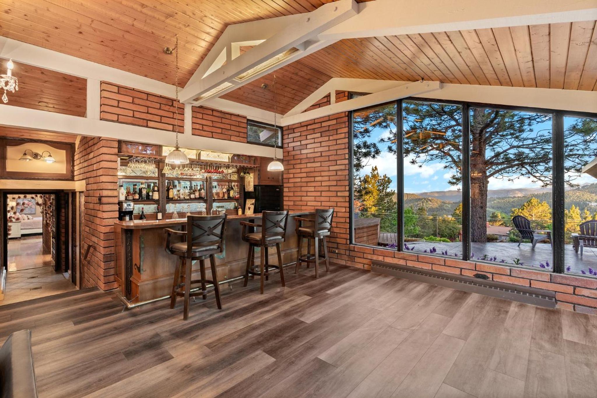 Mountain Top Luxury Red Rocks Hot tub Sauna Views view 4