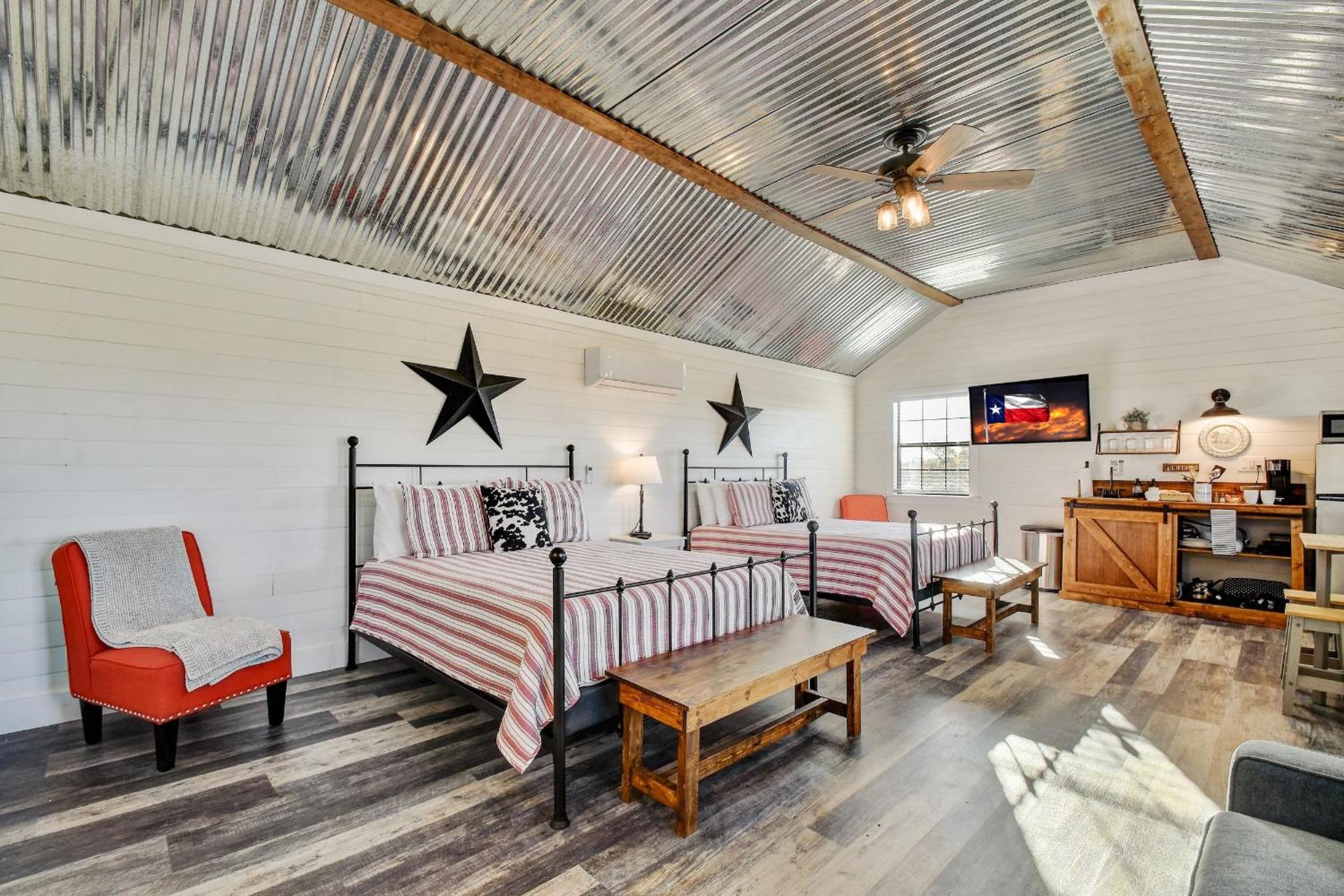 Stargazing Retreat at Lone Star Cottage view 4