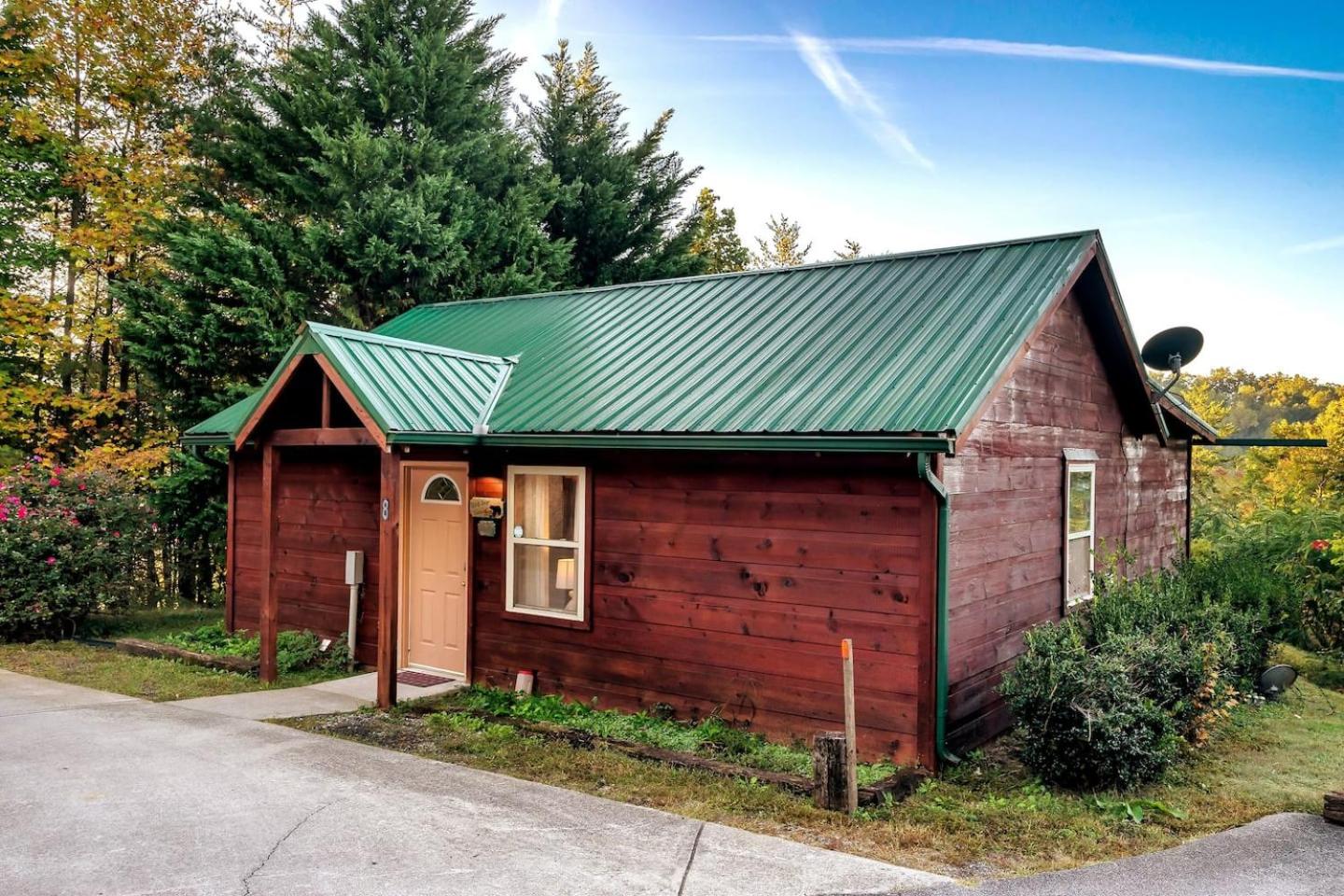Mountain Views, Hot Tub, Fire Pit & Pool Table