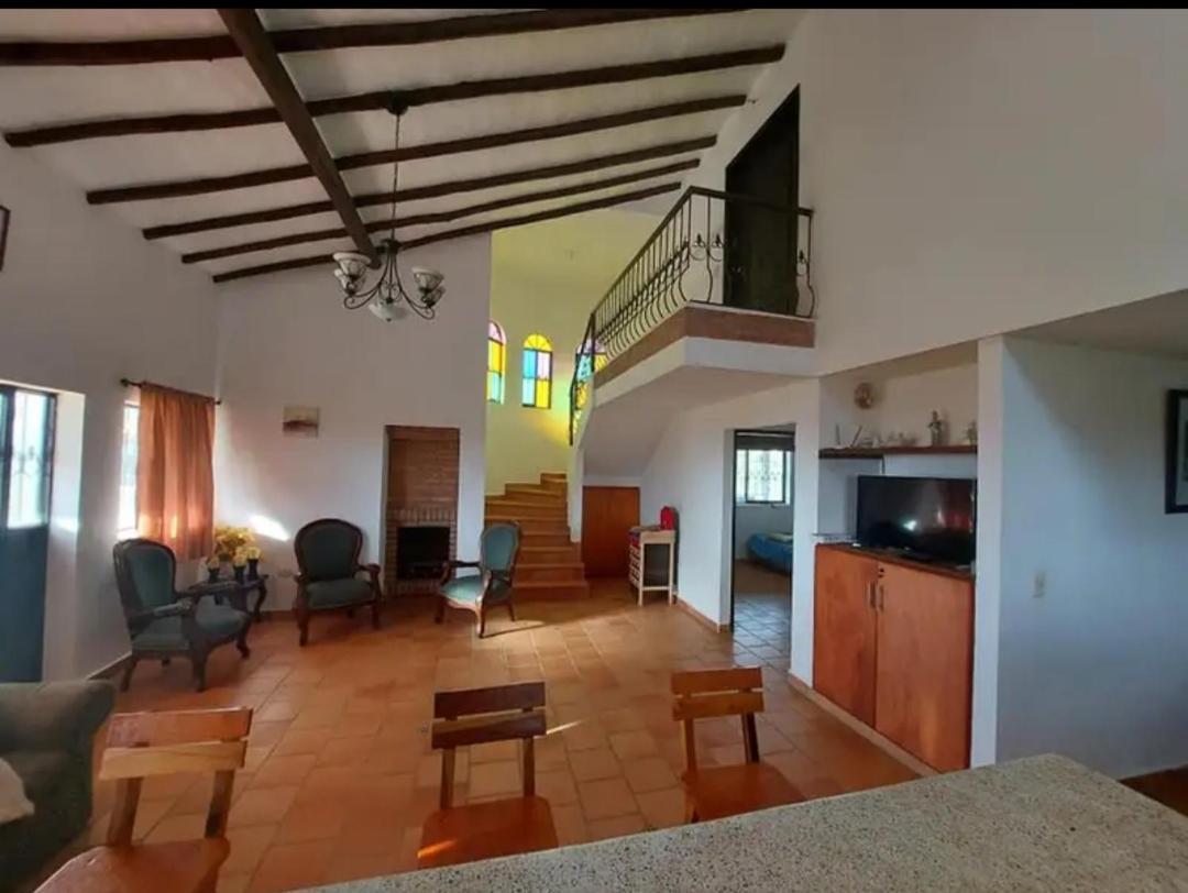 Casa de Campo EL LAGUITO - Mesa de los Santos
