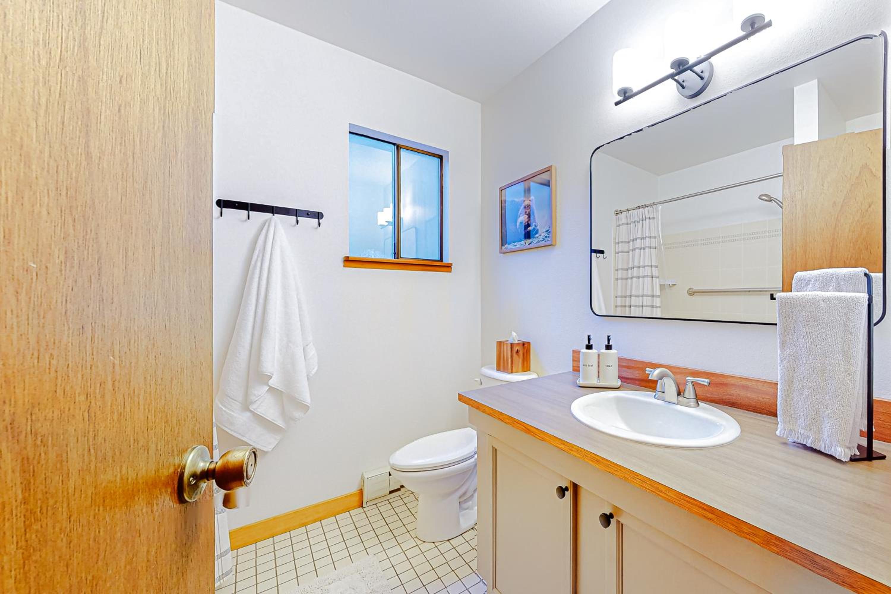 Year-Round Adventure! Glacier Getaway in Deming