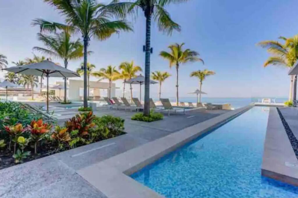 Wake Up to Ocean Views and Complimentary Breakfast