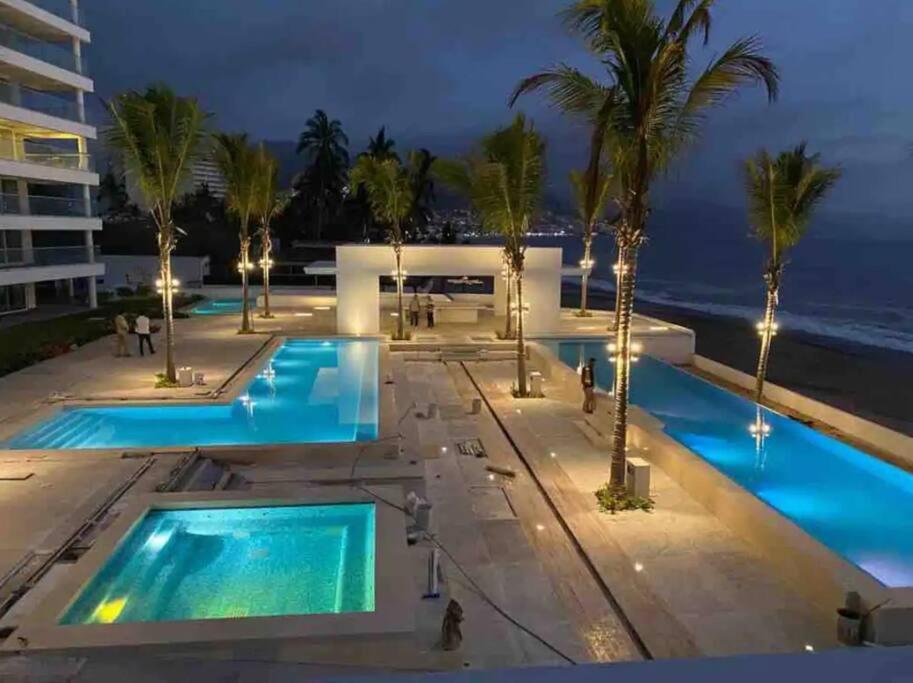 Wake Up to Ocean Views and Complimentary Breakfast