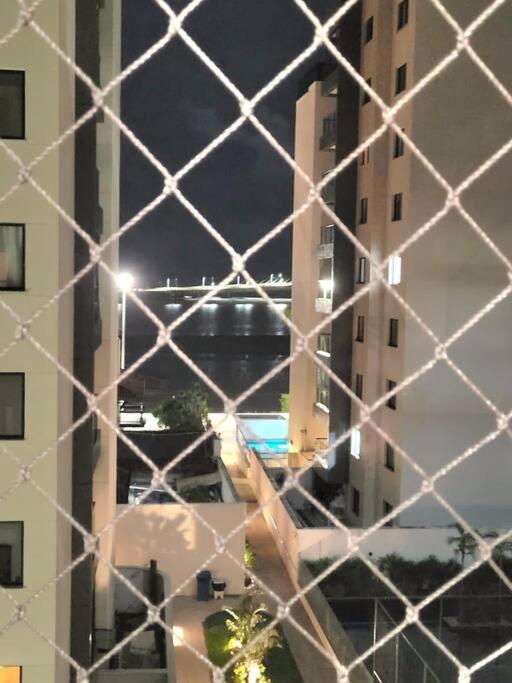Apê em condomínio, com Piscina, ar condicionado, na melhor localização de Ilhéus