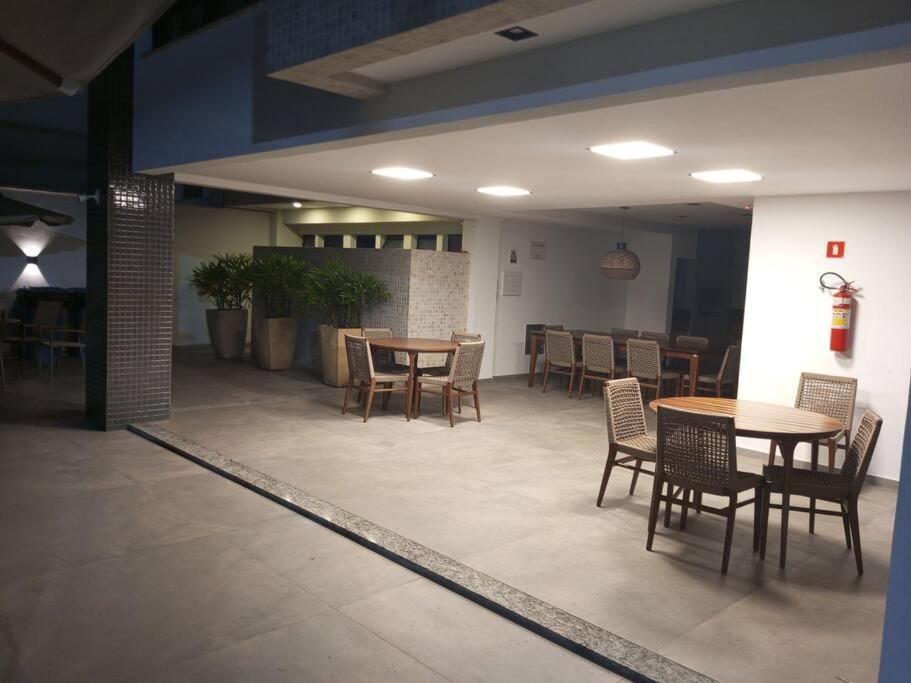Apê em condomínio, com Piscina, ar condicionado, na melhor localização de Ilhéus