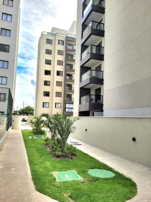 Apê em condomínio, com Piscina, ar condicionado, na melhor localização de Ilhéus