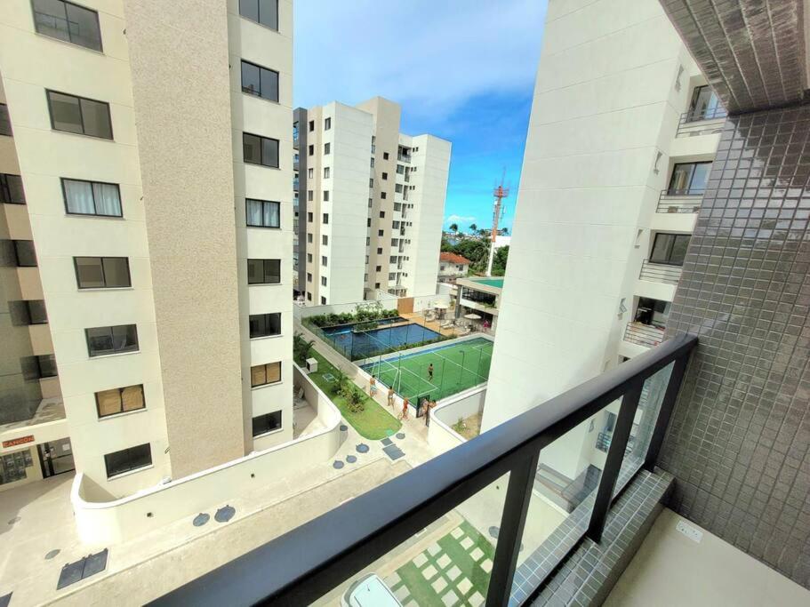 Apê em condomínio, com Piscina, ar condicionado, na melhor localização de Ilhéus