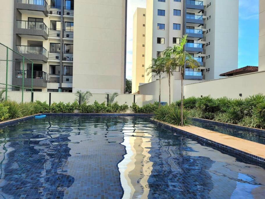 Apê em condomínio, com Piscina, ar condicionado, na melhor localização de Ilhéus